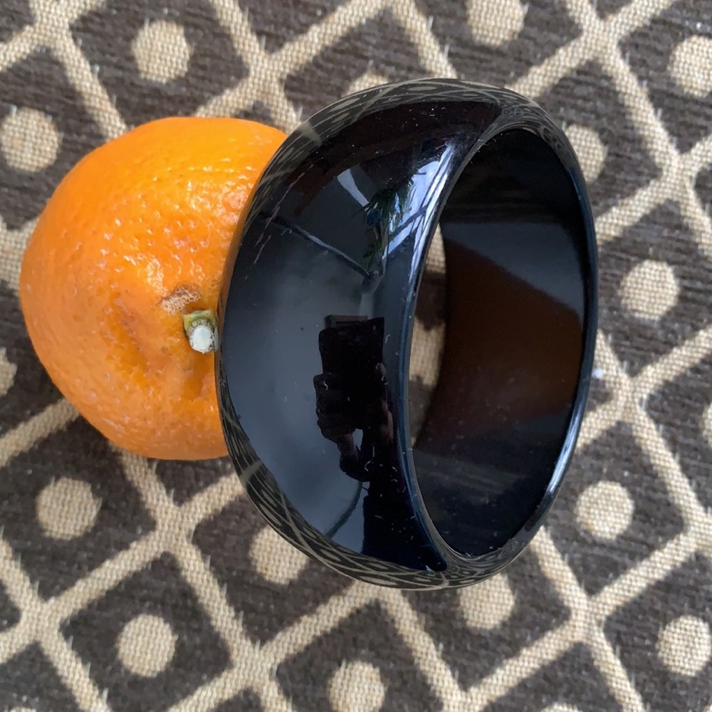 Beautiful black bangle - Picture 3 of 4
